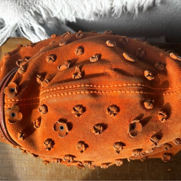 Louis Vuitton Onatah Fleurs GM suede hobo bag - Picture 9 of 14